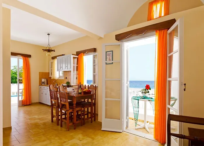 Dolphins Apartmanhotel Kamári