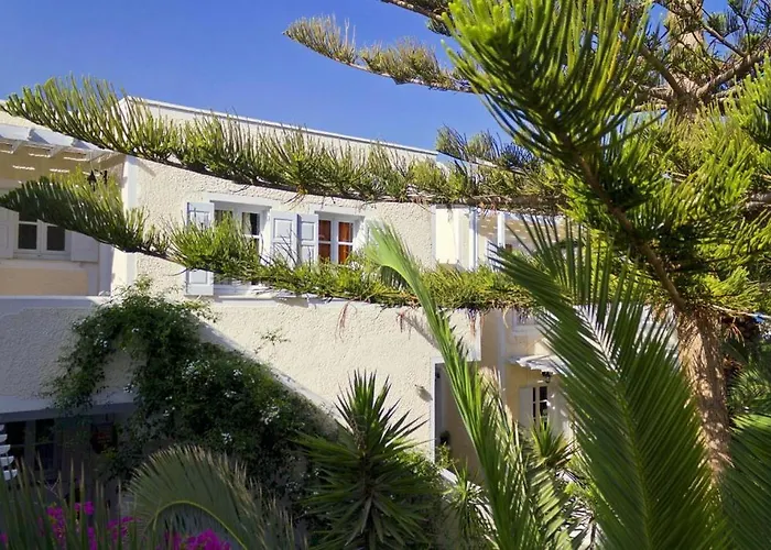 Dolphins Apartmanhotel 3*