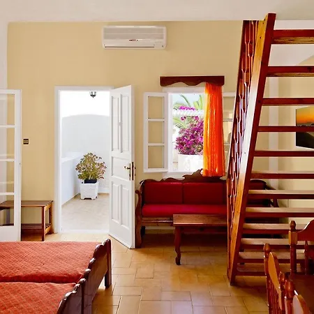 Dolphins Apart Otel 3*