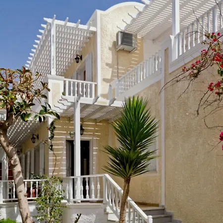 Apart Otel Dolphins 3*