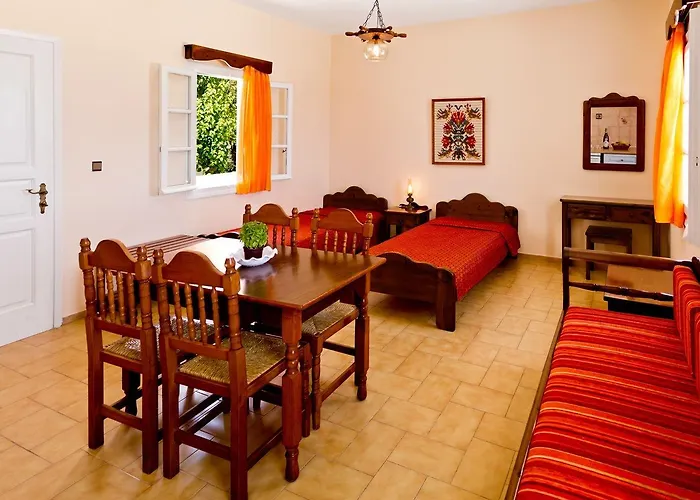 Dolphins Apartahotel Kamári