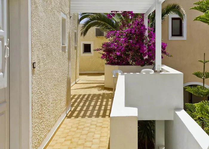 Dolphins Kamari (Santorini)