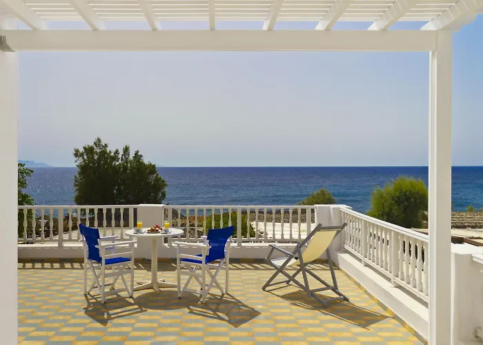 Dolphins Aparthotel Kamari (Santorini)