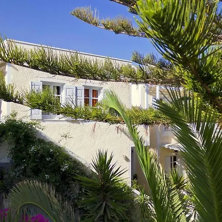 Dolphins Lägenhetshotell 3*